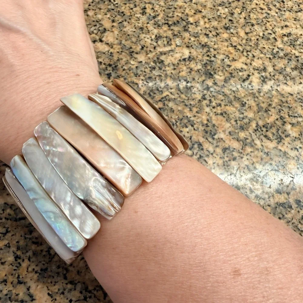 VTG White Mother Of Pearl Shell Wide Cuff Bracelet Womens Stretch Beach Boho